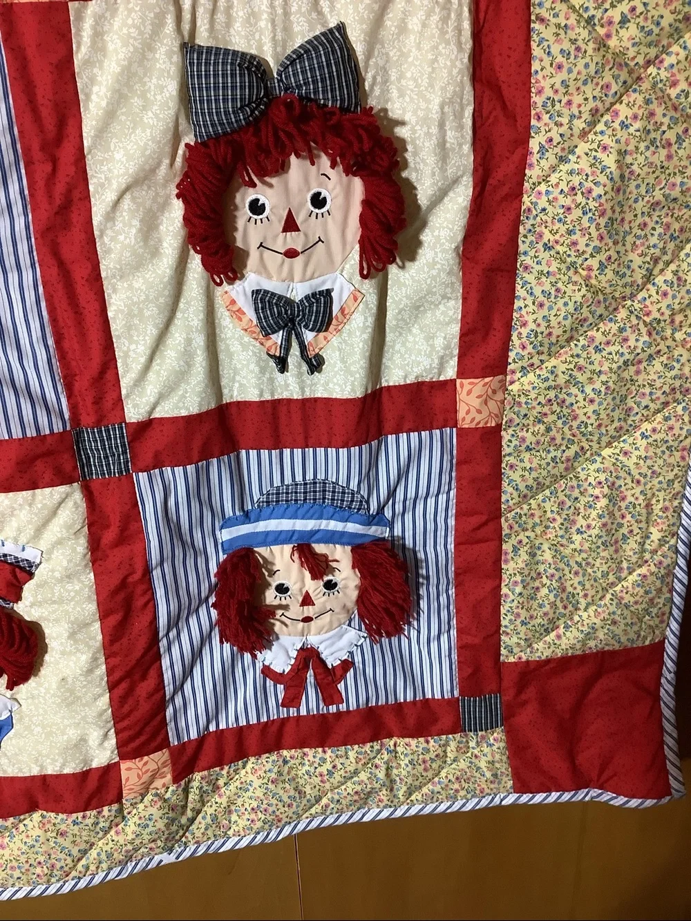 Applause Raggedy Ann & Andy quilt 54” x 47”